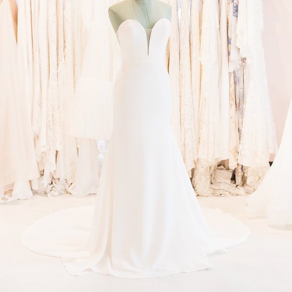 Pronovias Lux Wedding Gown Size 12 NEW Crepe - Picture 12 of 12